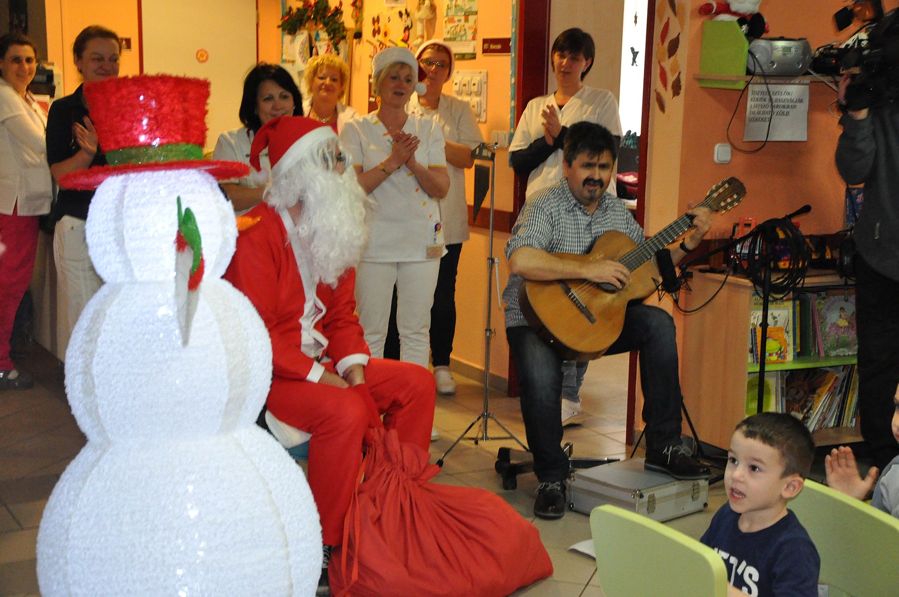 A Kórház gyermekosztályán is járt szerdán a Mikulás